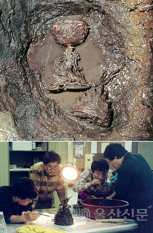 1993년 12월 12일 충남 부여군 능산리 절터에서 백제금동대향로가 출토된 직후의 모습(맨 위). 신광섭 관장과 조사원들이 막 꺼내온 향로의 이물질을 닦아내고 있다. 국립부여박물관 제공