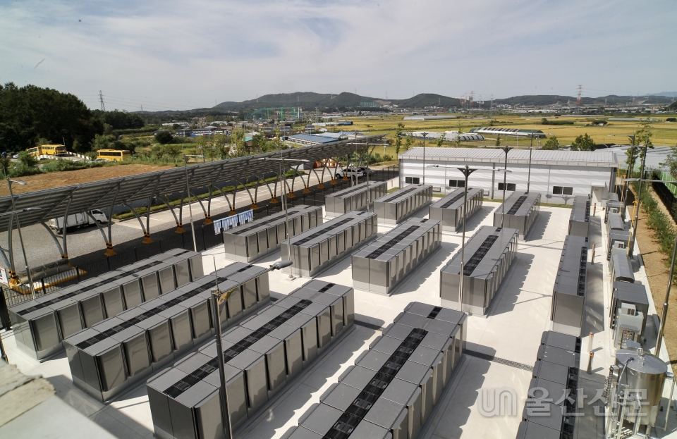 동서발전이 서울도시가스, SK건설과 공동 출자로 준공해 지난해 8월 상업운전에 들어간 파주연료전지발전소 전경. 동서발전 제공