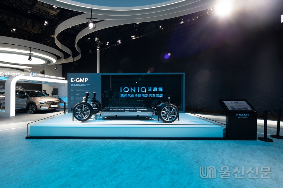 현대차는 중국 상하이 컨벤션 센터에서 열린 '2021 상하이 국제 모터쇼'에 참가해 '아이오닉 5'와 전기차 전용 플랫폼 E-GMP 등을 공개했다. 현대차 제공