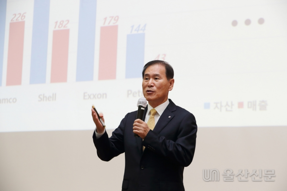 한국석유공사는 김동섭 신임 사장 취임식을 갖고 공식 업무를 시작했다고 8일 밝혔다.