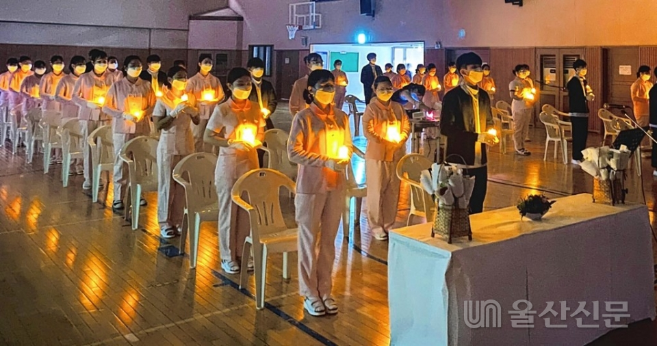 7일 울산산업고 2학년 보건간호과 학생들이 촛불서약식을 열었다.