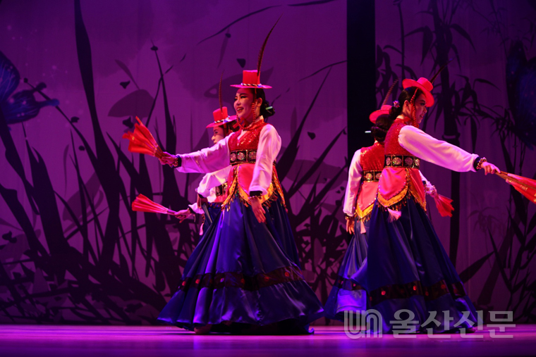김외섭무용단이 8월 20일까지 지역명소를 찾아가는 '울산큰애기의 웃픈 춤판' 공연을 실시한다.