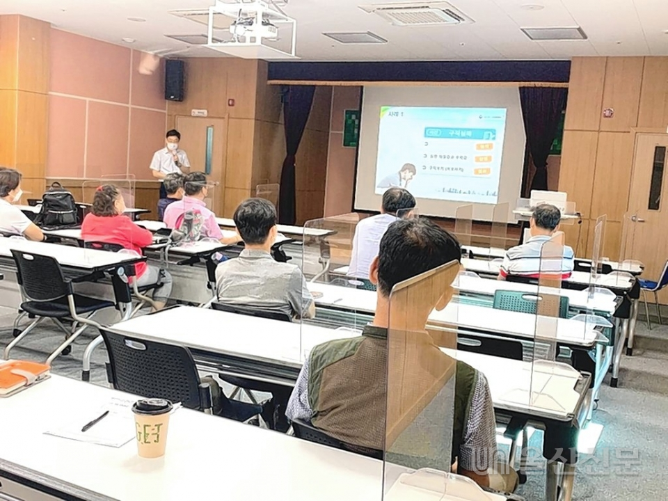 울산 동구 사회적경제일자리센터는 26일 '새 일 어려움 극복하기' 집단상담 특강을 개최했다. 동구 제공
