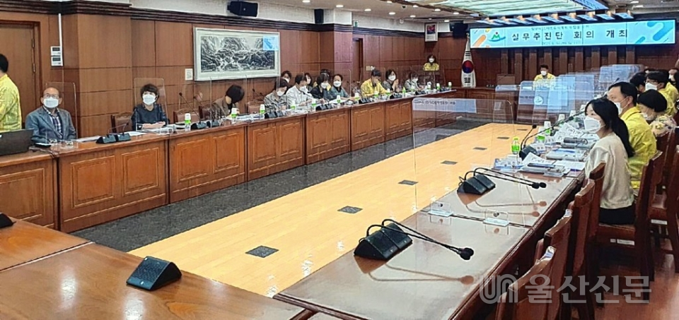 밀양시는 지난 14일 시청 소회의실에서 '밀양시 스마트도시계획 수립 실무추진단 회의'를 개최했다.