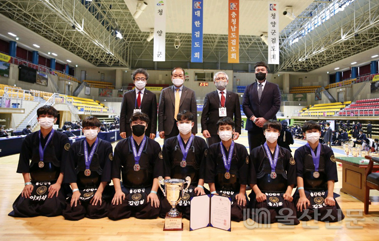 울산 학성중학교 검도부가 제50회 전국소년체육대회에서 준우승을 차지했다.