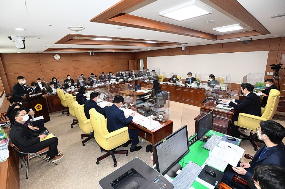 울산시의회 예산결산특별위원회는 8일 시의사당 회의실에서 2022년도 울산시 예산안을 심사했다.