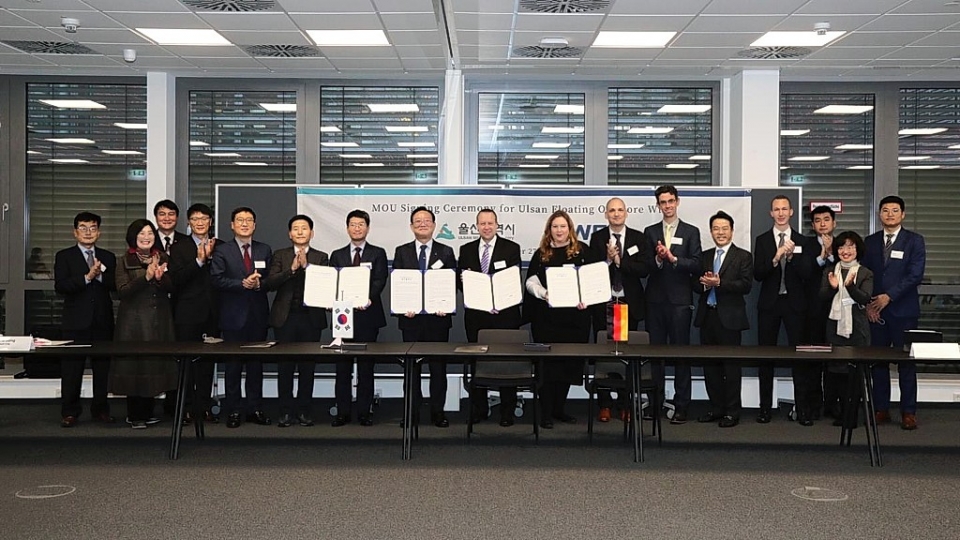 11월 27일 울산시 외교투자대표단은 독일 에쎈시 RWE 본사에서 RWE사와 부유식 풍력 발전단지 조성을 위한 업무협약을 체결했다.