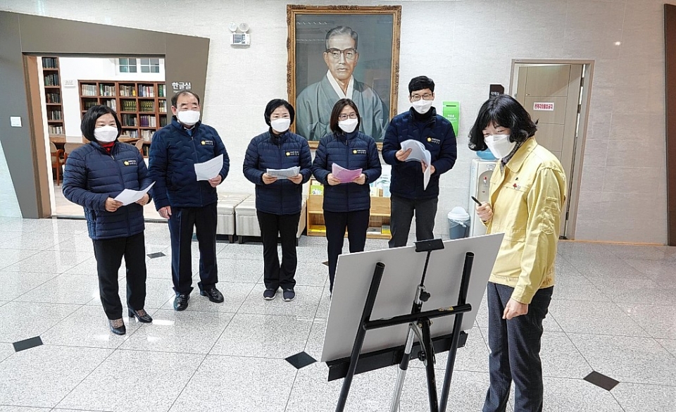 울산 중구의회 행정자치위원회는 지난 3월 12일 외솔기념관과 병영성 일대에 대한 현장점검활동을 펼쳤다.
