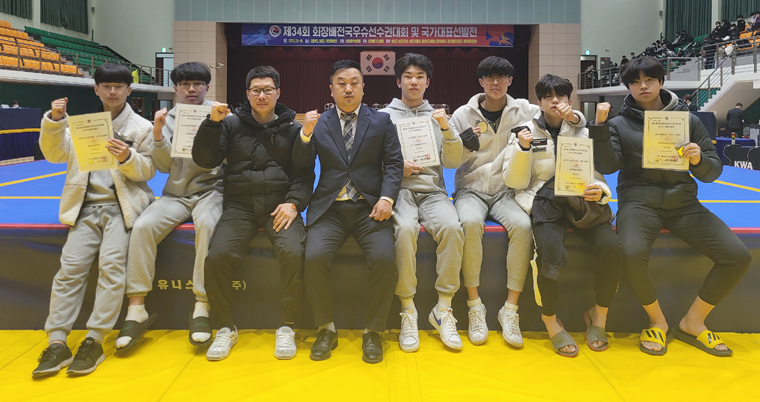 김건우가 제34회 회장배 전국우슈선수권대회 겸 국가대표 선발전 산타 -60㎏급 우승을 차지했다.