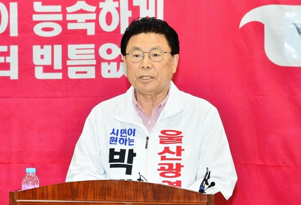 무소속 박맹우 시장 예비후보는 3일 시의회 프레스센터에서 기자회견을 갖고 복지부문 공약을 발표했다.