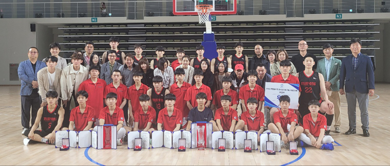 지난 4일부터 12일까지 9일간 한국중고농구연맹 주최로 울산시에서 개최된 '2022 한국연맹회장배 전국남녀중고농구대회'가 성황리에 막을 내렸다.