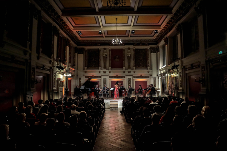 울산CBS는 창립 18주년을 맞아 오는 28일 오후 5시 울산문화예술회관 대공연장에서 '비엔나 바로크 오케스트라 내한공연'을 개최한다.