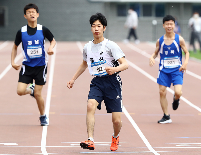울산광역시 장애인 선수단의 육상부문 김광민 선수가 경기를 펼치고 있다.