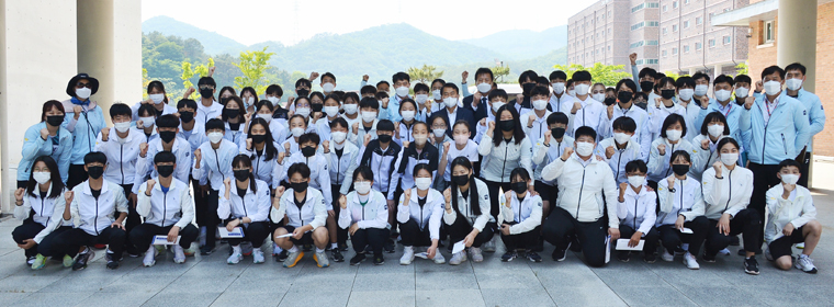 울산교육청 학생 선수단이 28일부터 31일까지 경북 일원에서 열리는 제51회 전국소년체육대회에 참가한다.