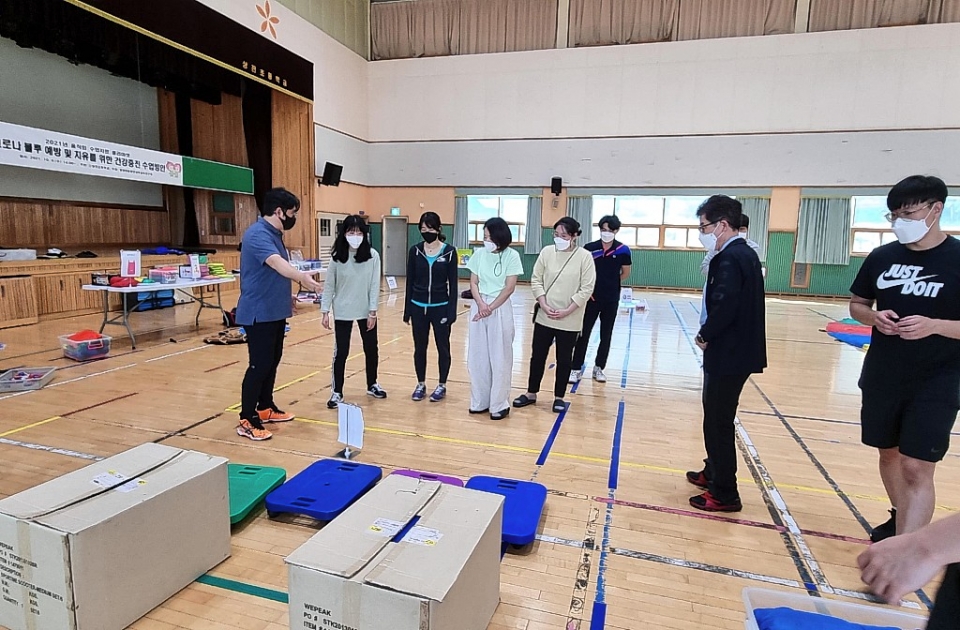 상진초 전문적학습공동체 활동 모습.