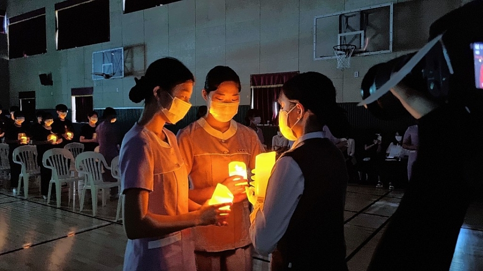 울산생활과학고등학교는 22일 교내 오색관에서 교사와 학생, 학부모가 참석한 가운데 제3회 '촛불서약식'을 개최했다.