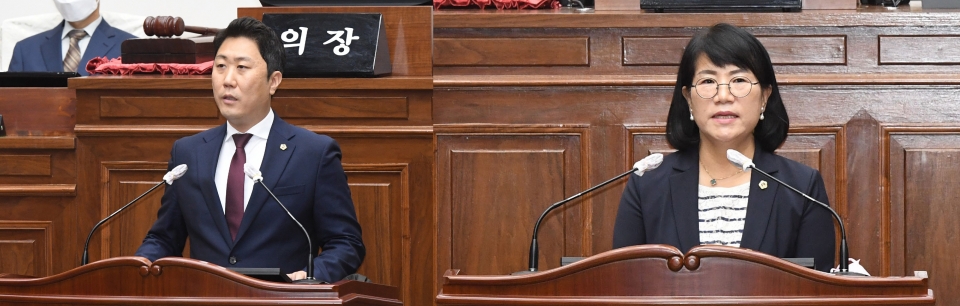 김종섭 울산시의회 행정자치위원장(왼쪽)과 이영해 울산시의회 환경복지위원장.