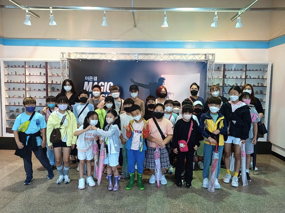 울산 동구 방어진초등학교 학생과 학부모 31명은 지난 3일 KBS홀에서 이은결 마술 공연을 관람했다.