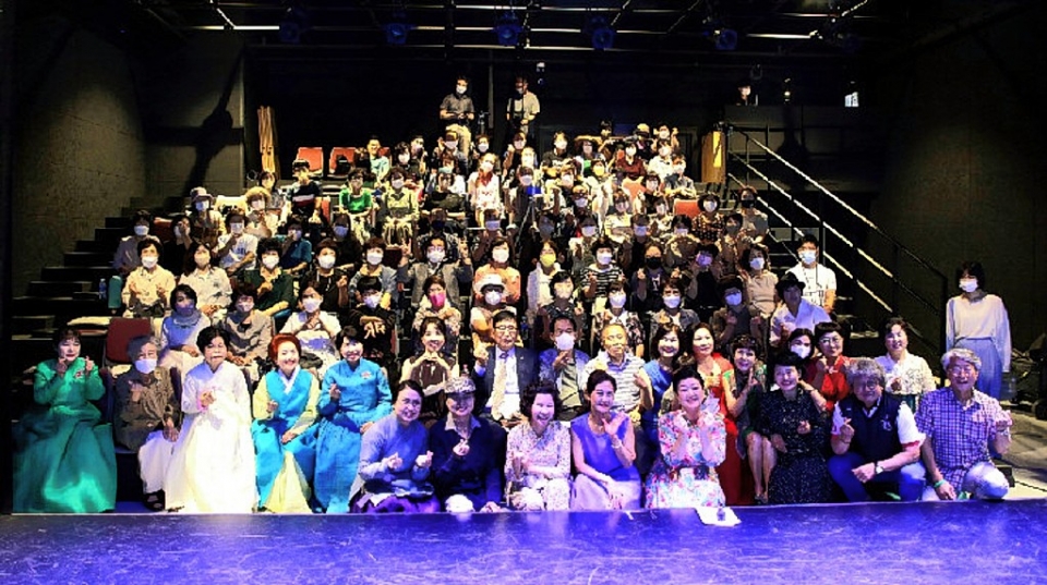 울산재능시낭송협회가 22일 제24회 정기공연 '내가 사랑하는 사람'이란 시낭송 공연을 펼친다. 사진은 협회 공연 모습.