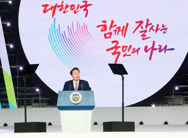 윤석열 대통령이 7일 울산종합운동장에서 열린 제103회 전국체육대회 개회식에서 기념사를 하고 있다.