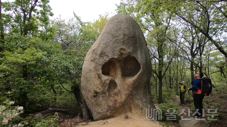 동구 마골산의 빼어난 기암괴석.