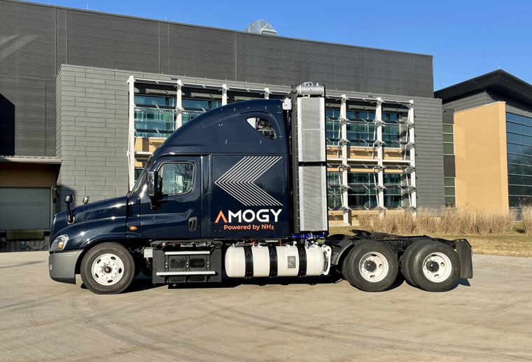 SK이노베이션이 투자한 암모니아 기반 수소 연료전지 시스템 아모지가 이달 초 미국 뉴욕주 스토니브룩대에서 세계 최초로 암모니아를 동력원으로 주행시험하는데 성공한 트럭.