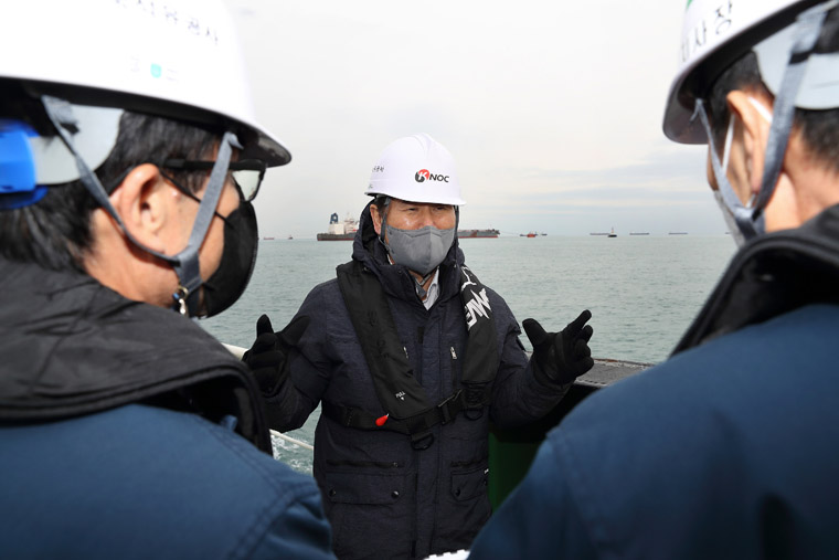 한국석유공사 김동섭 사장이 울산을 시작으로 전국 9개 석유비축기지 현장 안전관리 상황 점검에 나섰다