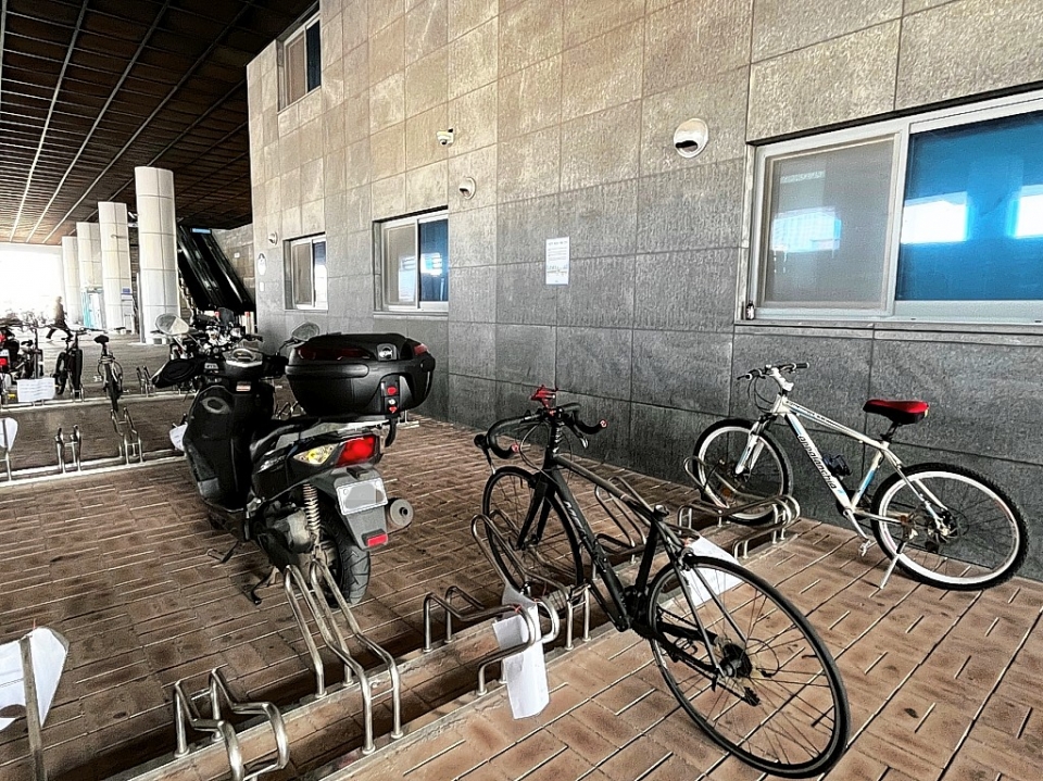 태화강역 노상 자전거 거치대에 자전거 안장 등 부품이 도난됐다.