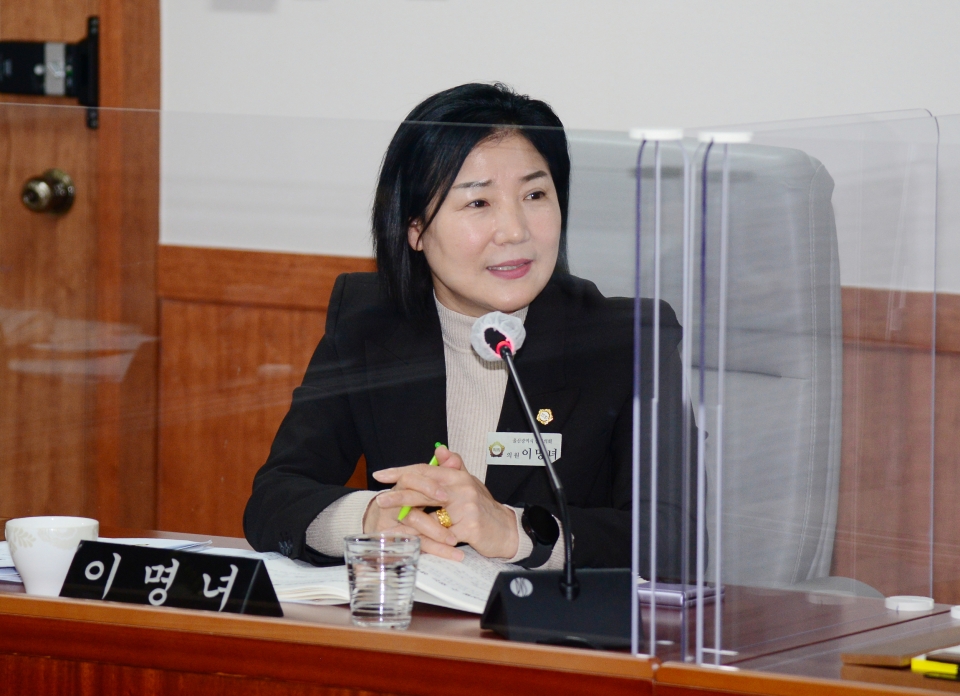 이명녀 의원이 8일 중구의회에서 '울산광역시 중구 아동학대 예방 및 피해아동 보호에 관한 조례(안)'을 대표 발의했다. 중구의회 제공