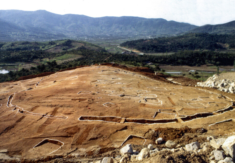 1990년 울주군 웅촌면 검단리유적지 전체 발굴현장을 담은 유일한 사진. 부산대학교박물관 제공