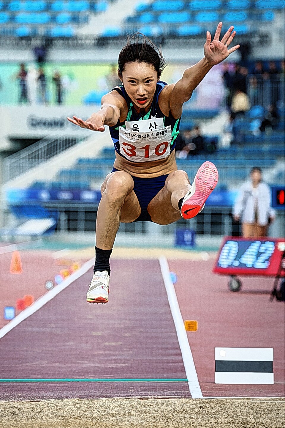 육상 여자일반부 7종경기에서 5,025점으로 개인신기록을 세우며 금메달을 차지한 울산 정연진(울산시청). 목포=유은경기자 2006sajin@