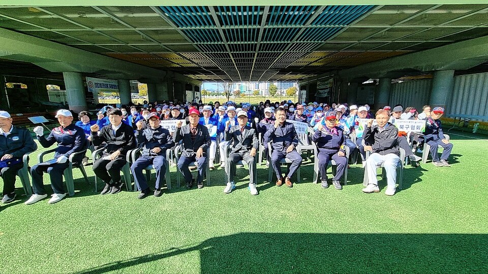 지난 21일 태화강 게이트볼장에서 제24회 울산광역시장기 게이트볼대회가 개최돼 5개 구·군 15개팀 150여명의 선수들이 참가했다.