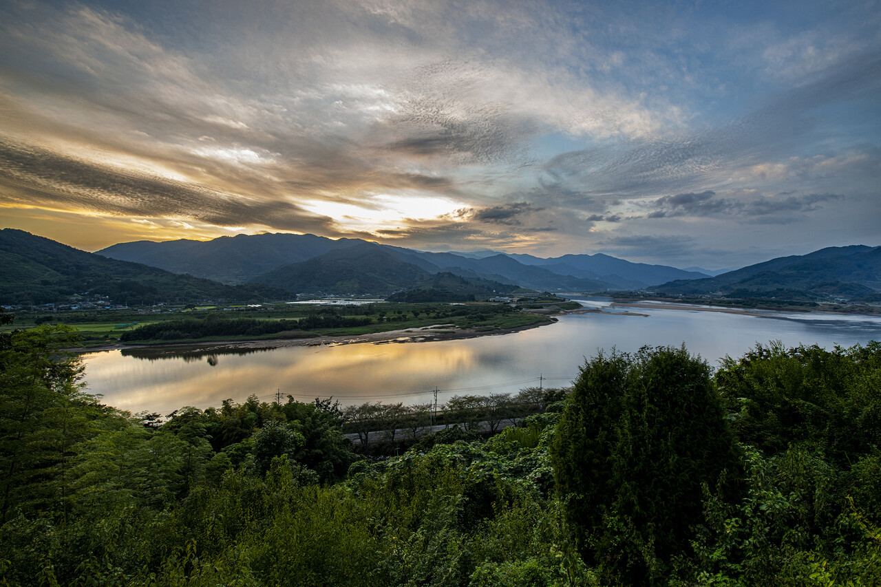 하동 섬호정 언덕에서 바라본 섬진강의 석양. ⓒ이상원
