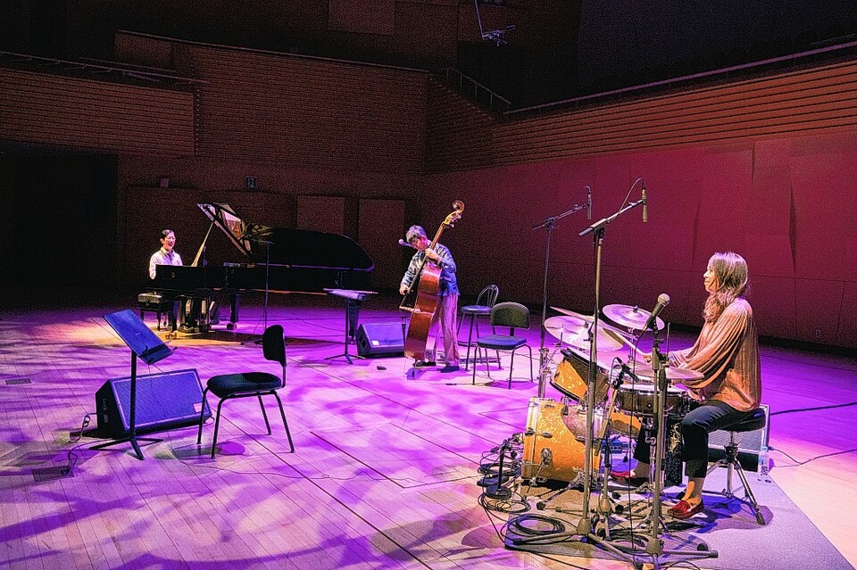 일본의 피아노 재즈트리오 '카즈미 타테이시 트리오(Kazumi Tateishi Trio)'의 11번째 내한공연이 오는 8일 오후 7시 30분 울산 중구문화의전당 함월홀에서 개최된다. 지누락엔터테인먼트 제공