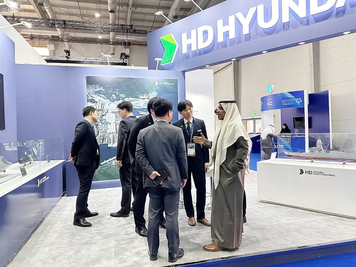 HD현대중공업은 사우디아라비아의 수도 리야드(Riyadh)에서 열리는 'WDS 2024'(World Defense Show 2024)에 참가해 최첨단 함정 기술력을 홍보 중이라고 지난 5일 밝혔다. 사진은 'WDS 2024'에 마련된 HD현대중공업 부스.  HD현대중공업 제공