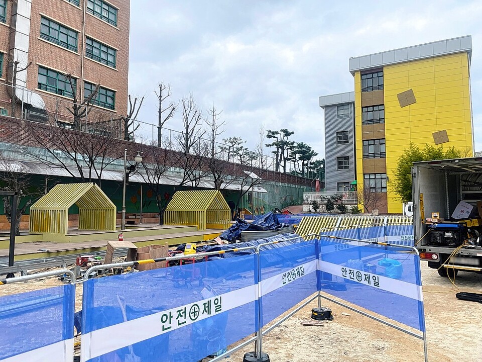 울산 남구의 한 초등학교 환경개선공사 현장. 정세영기자 seyug@