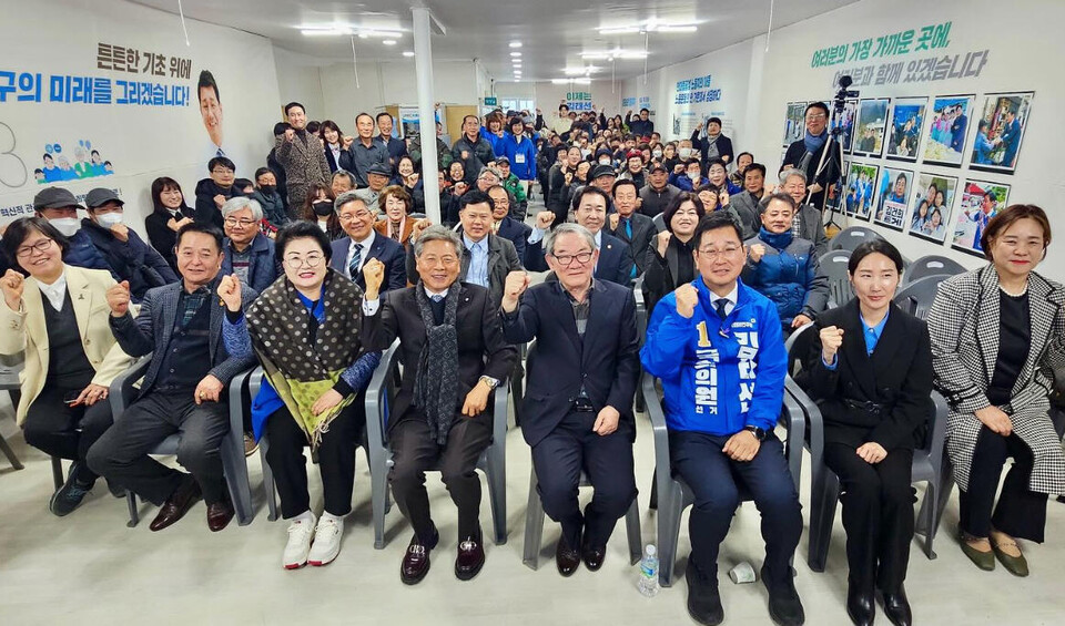 제22대 총선에 출마한 더불어민주당 김태선 후보(동구)는 지난 9일 선거사무실을 개소했다. 김태선 캠프 제공