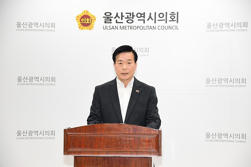 제22대 총선 더불어민주당 박성진 후보(남구을)는 18일 기자회견을 열고 국민의힘 김기현 후보에 사과했다. 울산시의회 제공