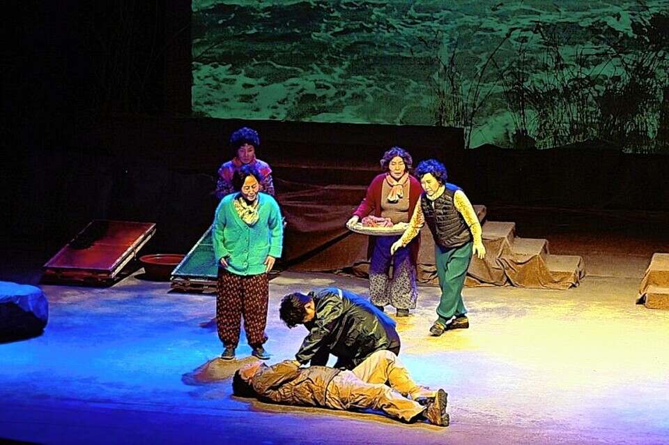 지난해 대상을 차지한 극단 '푸른가시'의 공연 모습. 한국연극협회 울산지회 제공