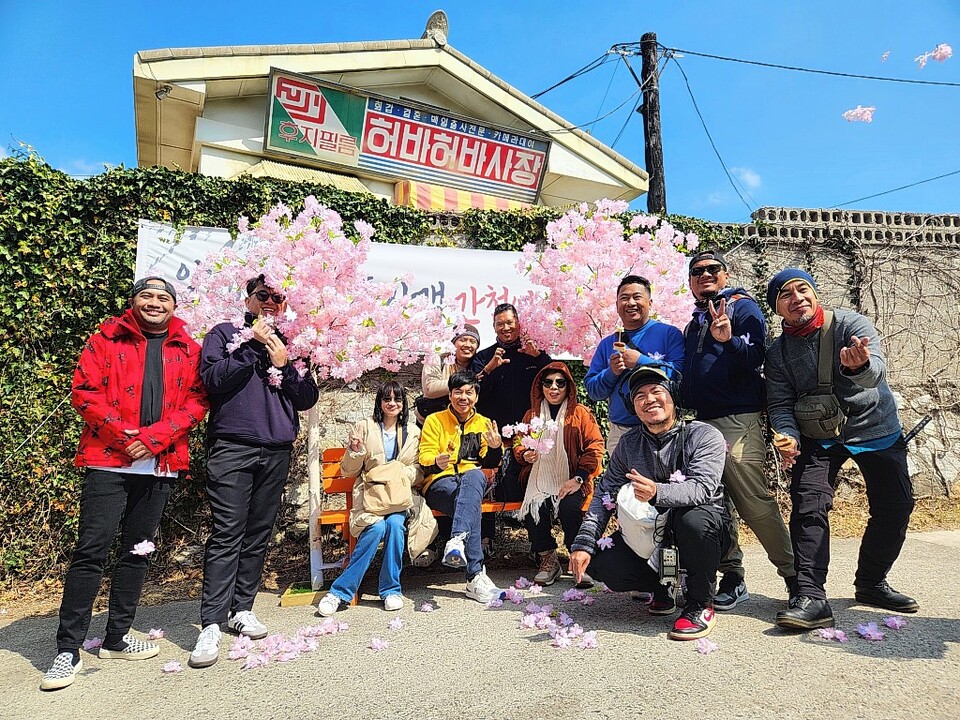 필리핀 최대 방송사 GMA가 지난 22일 동남권 K-관광 콘텐츠 제작을 위해 울산 남구 장생포고래문화특구를 방문했다. 울산 남구 제공