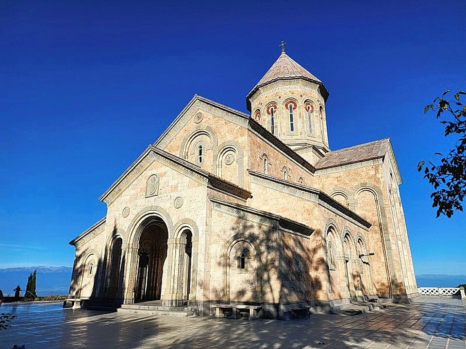 '성녀 니노'가 묻힌 자리에 세워진 보드베 수도원.  이서원 제공