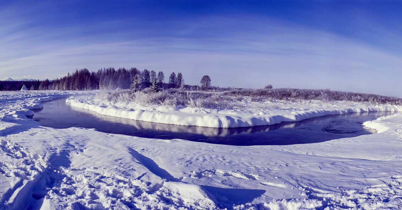 휘돌아감아 흐르는 몽골 자르갈란트강의 아침. ⓒ이상원