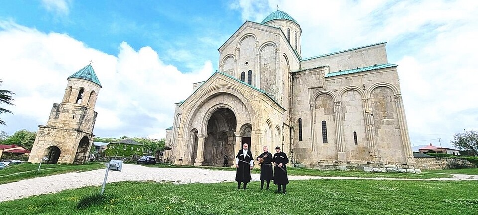 교회 앞에서 연주회를 하는 현지인들.이서원 제공