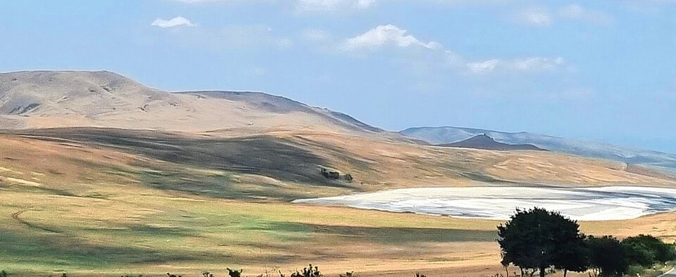 다비드 가레자 가는 길의 소금호수. 이서원 제공