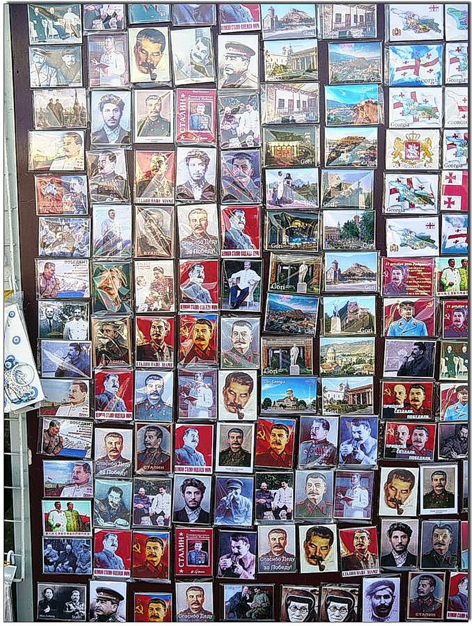 상점에 진열된 스탈린의 초상화 작품. 이서원 제공