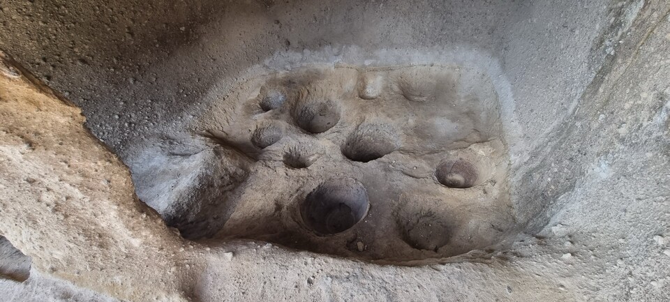 동굴 내 와인 저장 공간. 이서원 제공