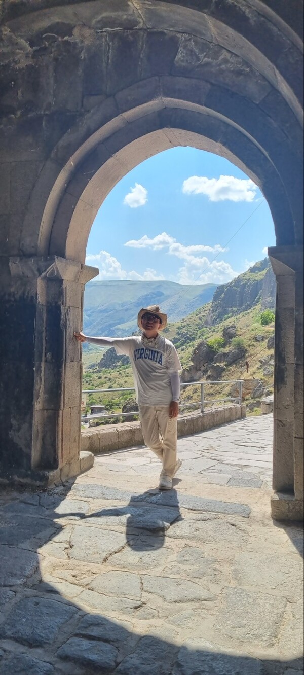 동굴 안에서 필자. 이서원 제공