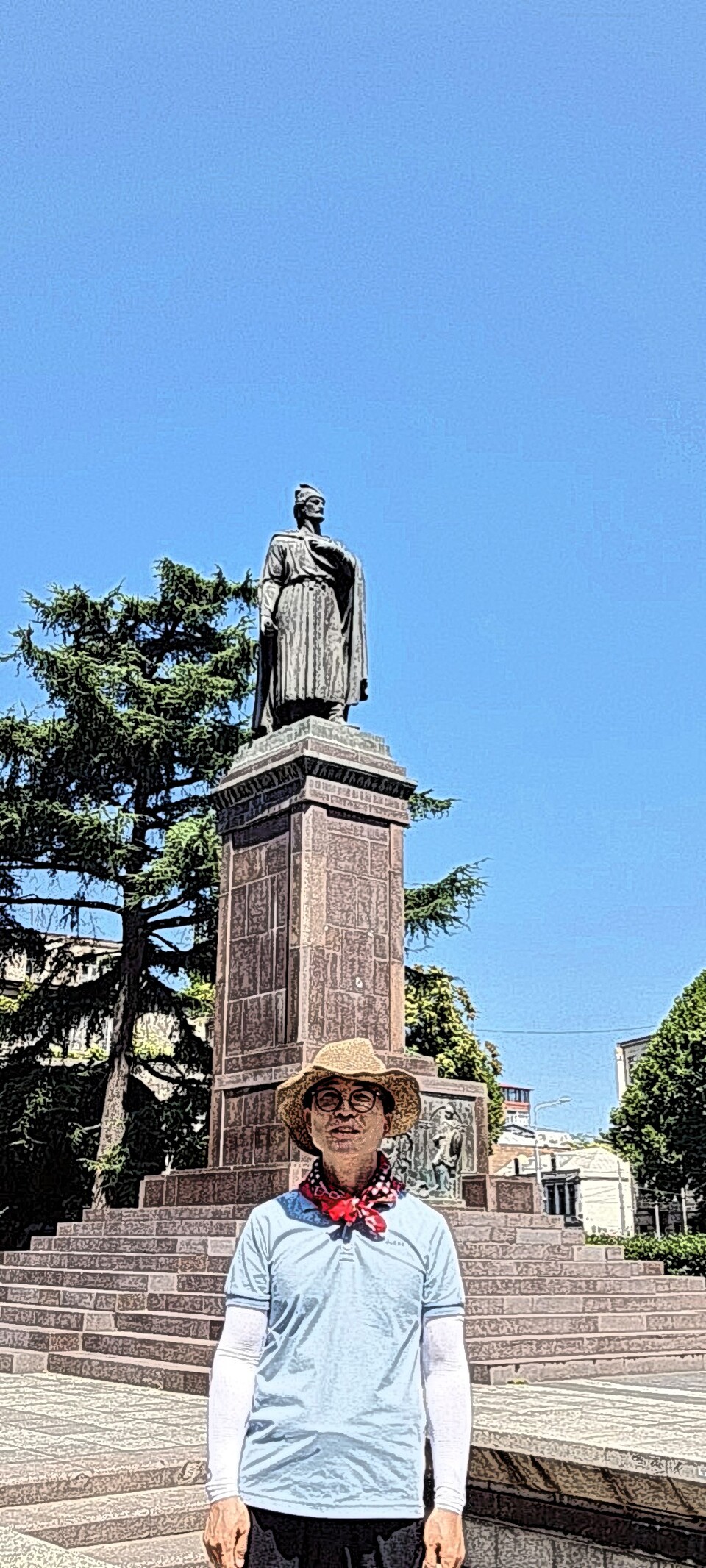 루스타밸리 동상 앞에서 한컷. 이서원 제공