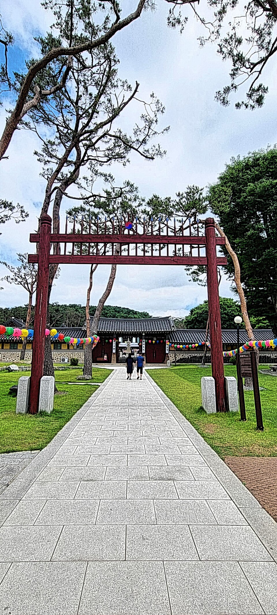 용주사 홍살문.&nbsp;정은영 제공
