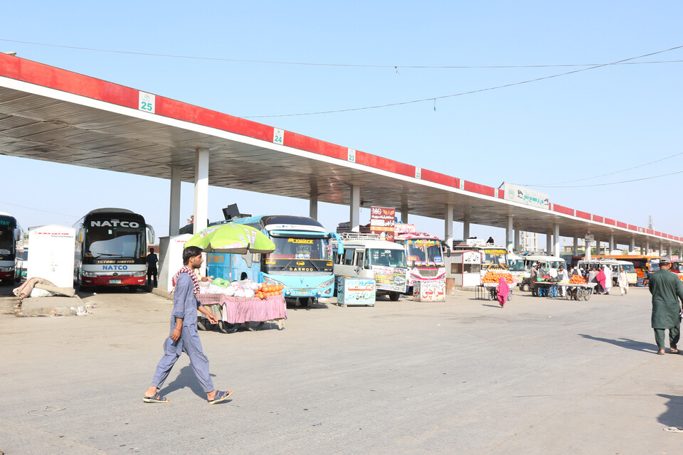 라왈핀더 일명 대우버스터미널. 이서원 제공<br>